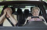 O que fazer quando aquele parente idoso insiste em continuar dirigindo
